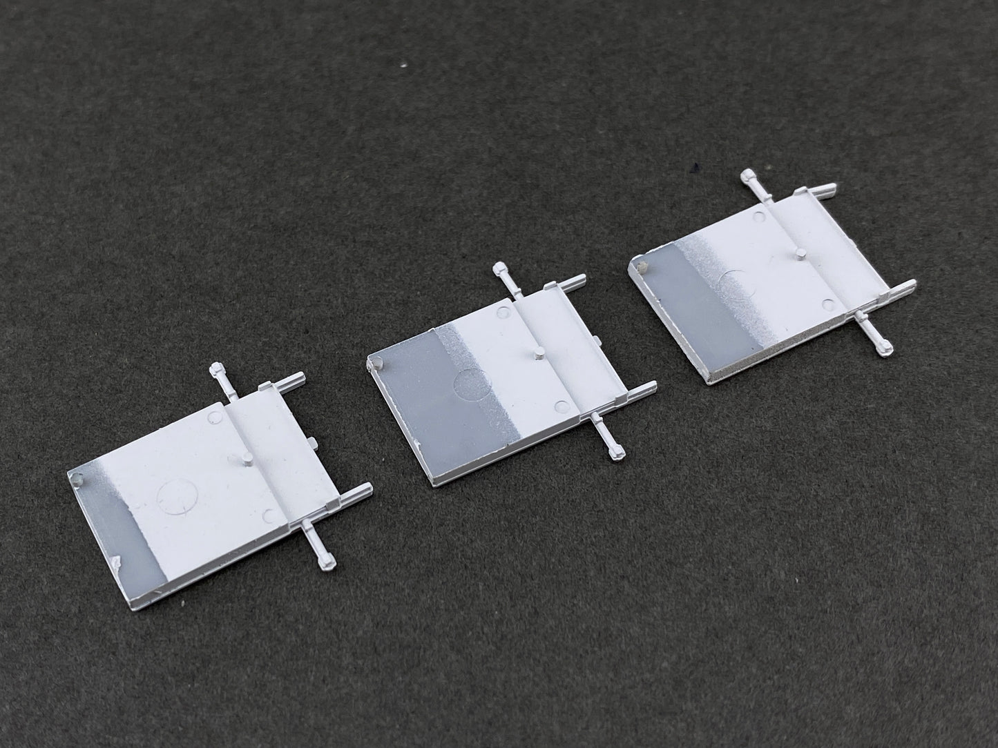 ATH G4205.01 Athearn Genisis Trinity 5161 Covered Hopper Outlet Covers Set of 3 Gray