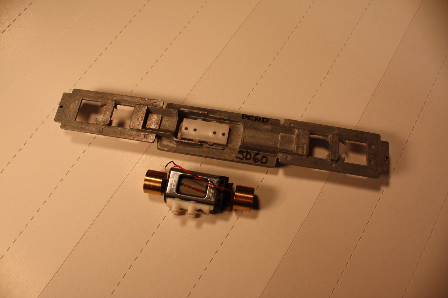 Ath - 99031   Genesis motor mount (with 2 mounting screws)