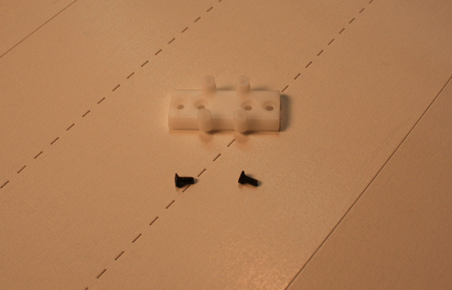 Ath - 99030   Genesis motor mounting screws  (pkg - 6)