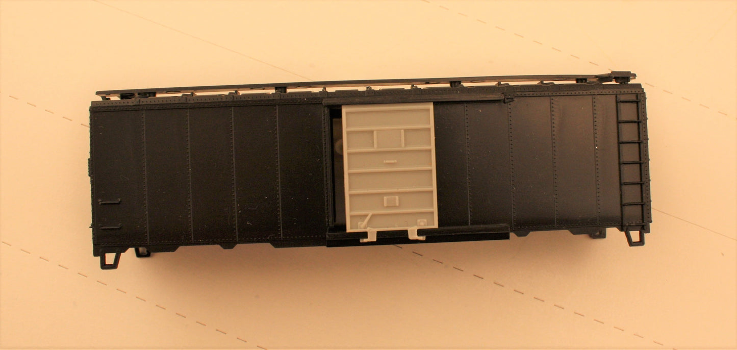 SOM - 1009  HO  Athearn  40' box car body  (fits S-O-M track cleaner car)