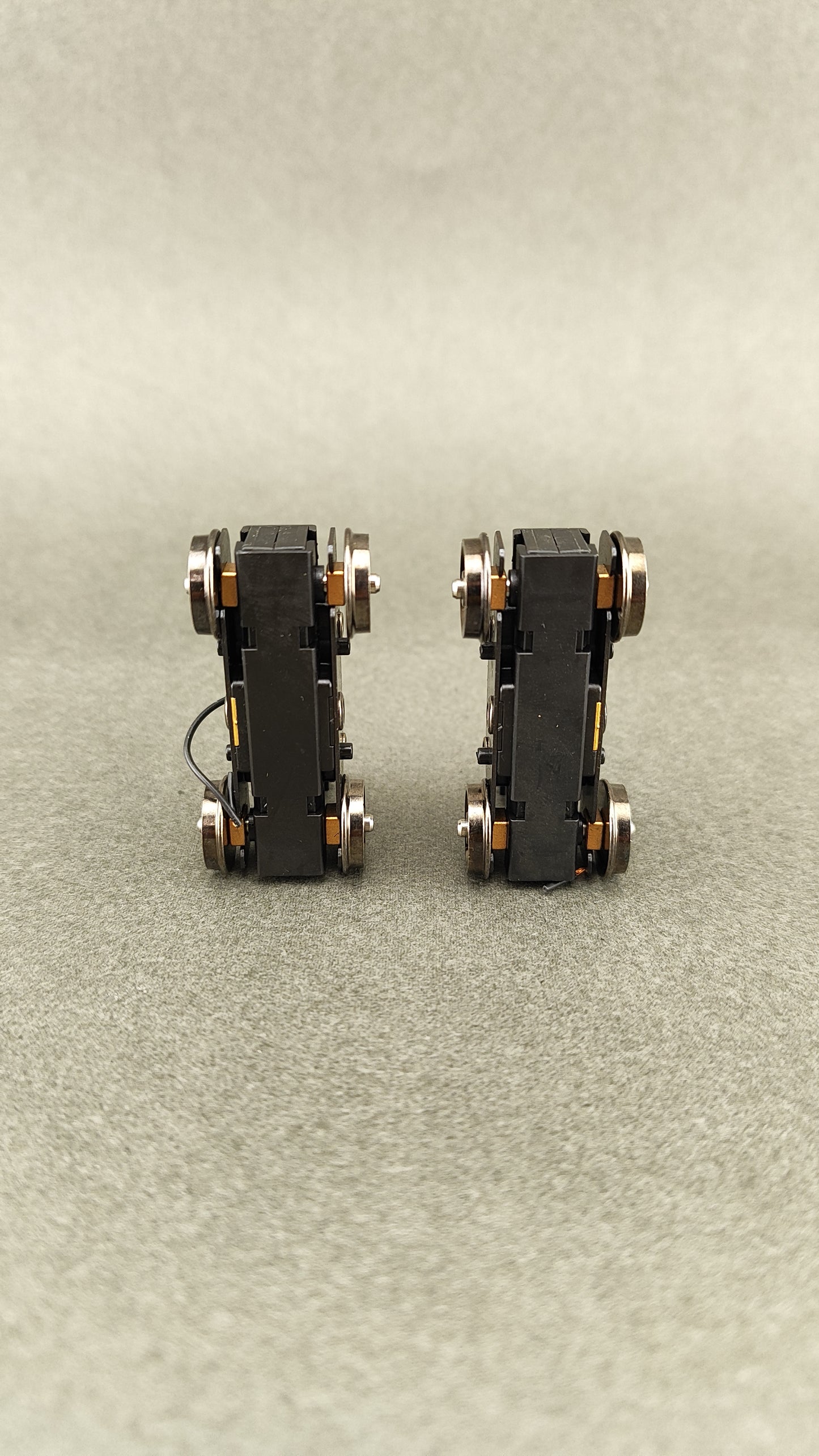 ATH 40019 40010 RS3 Power Trucks Front and Rear with sideframes
