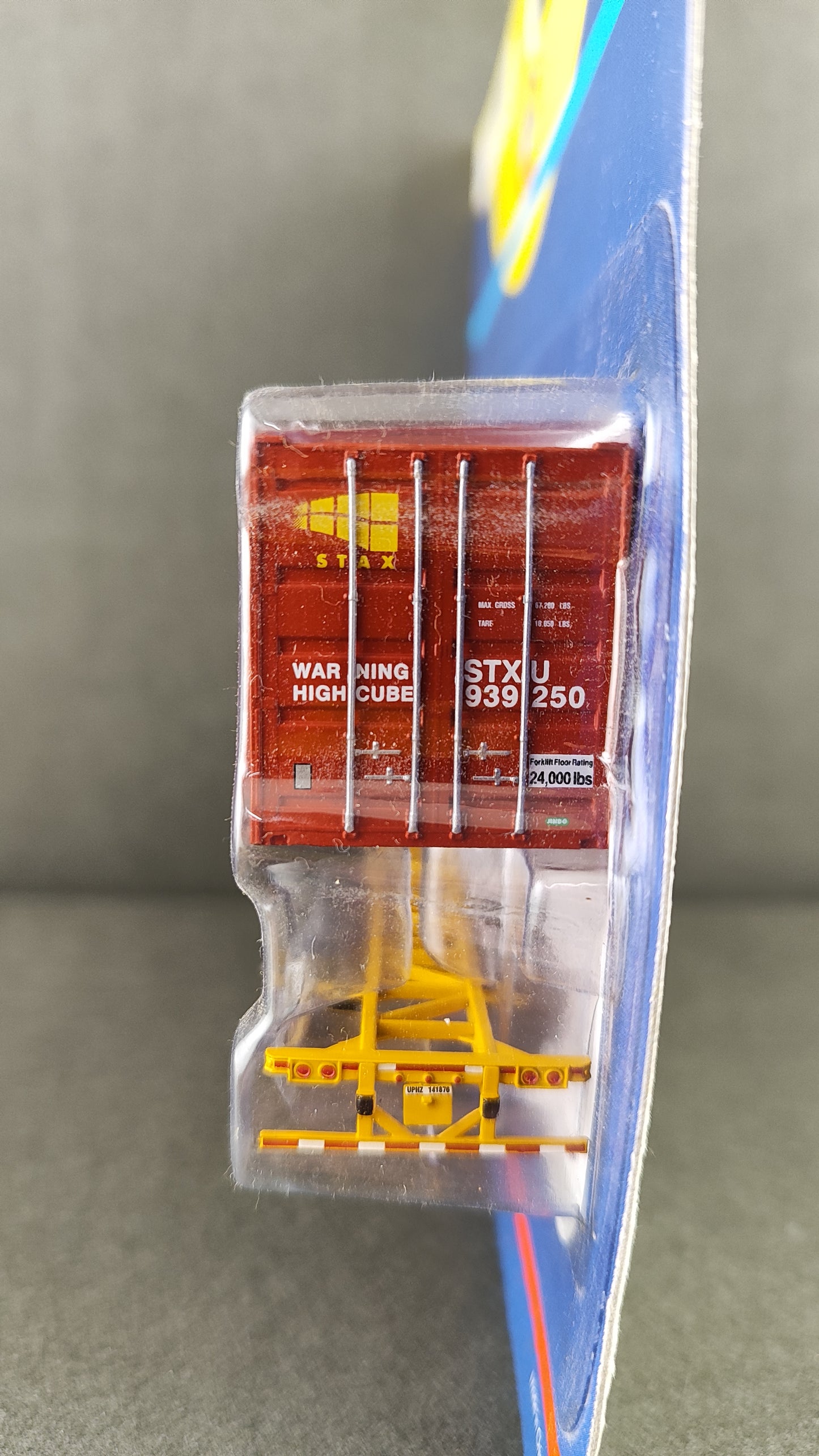 ATH 26572 UP/STAX 53' Container with chassis