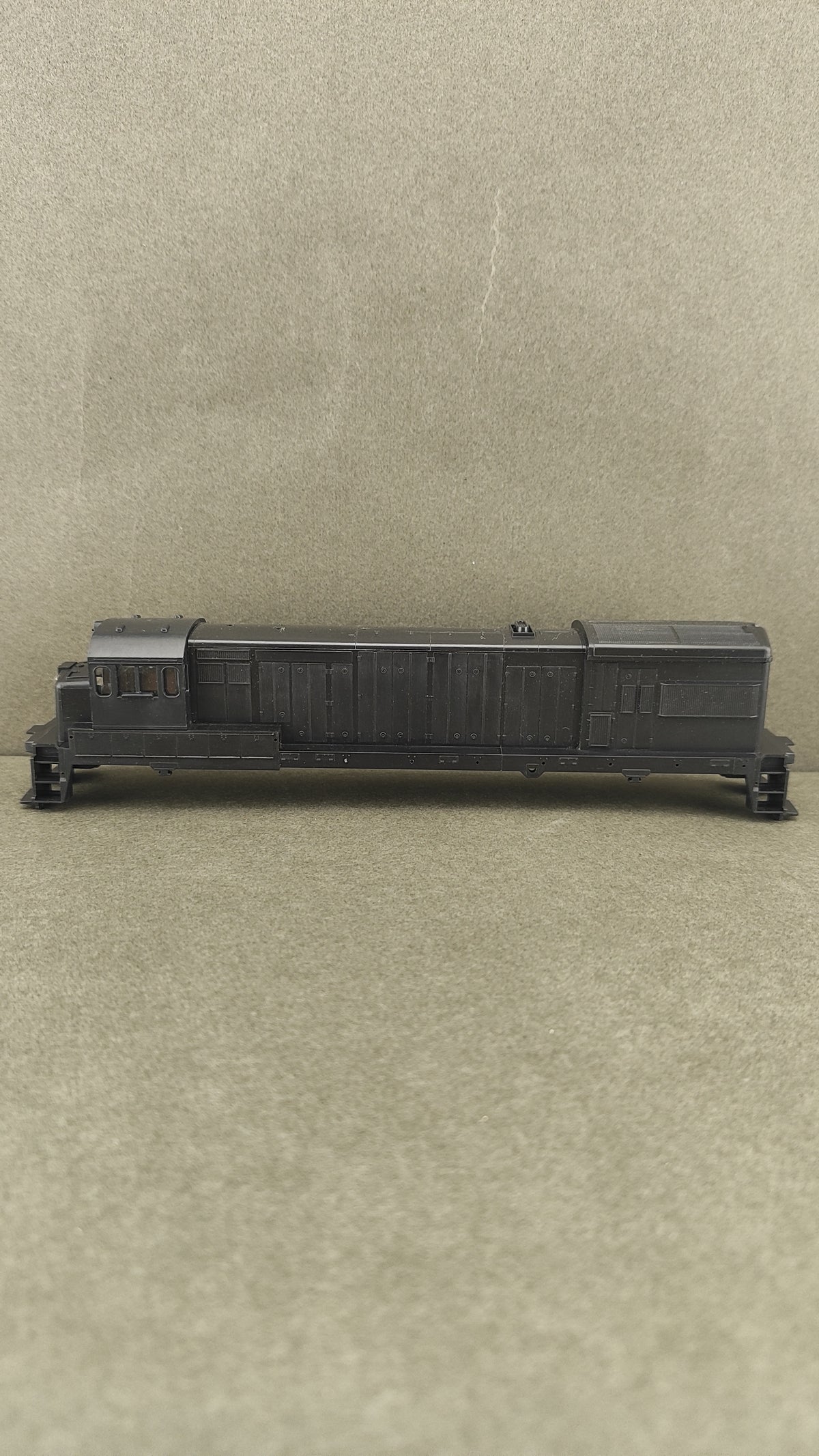 ATH 34801 U33B Undecorated Shell With Cab and Windows