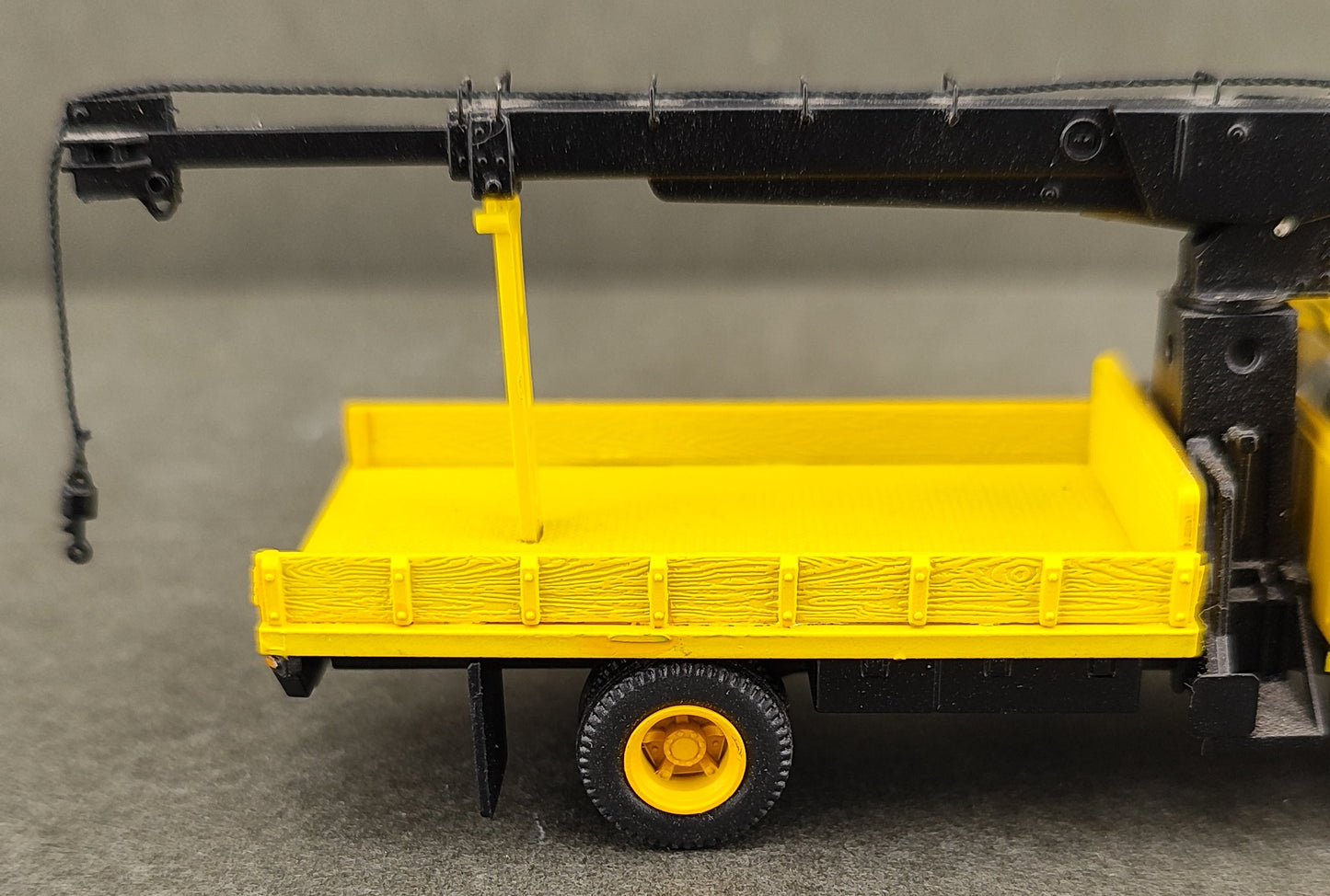 ATH 99425 HO Ford F-850 Boom Truck Kit (undecorated)