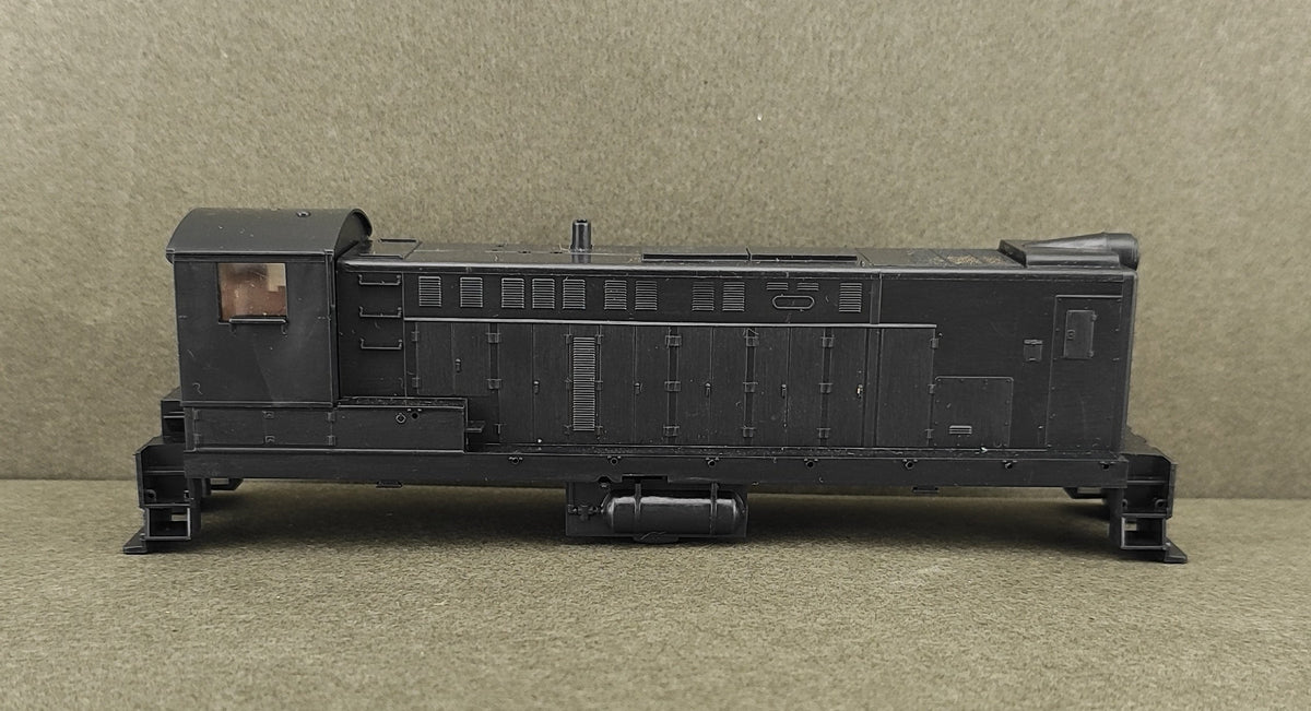 ATH 37200 S-12 Undecorated shell With Cab and Windows
