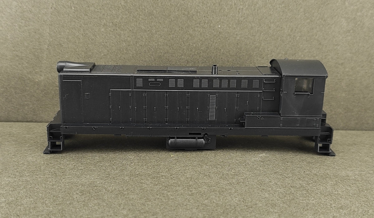 ATH 37200 S-12 Undecorated shell With Cab and Windows