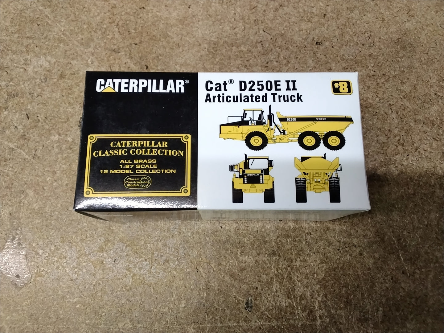 CCM  Classic Construction Models Cat D250E II  Articulated Truck  (HO  1/87 scale)