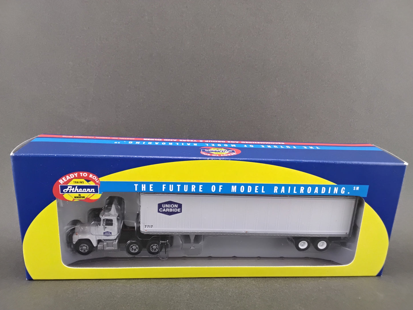 ATH 93132 Union Carbide Mack R Truck w/45' trailer