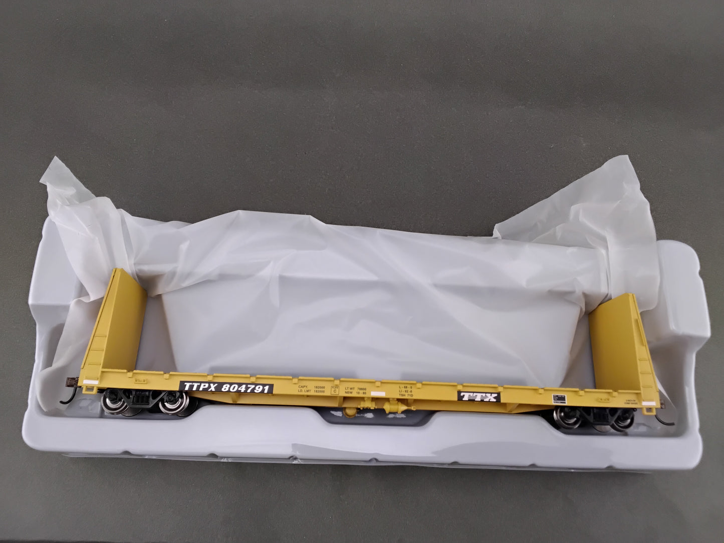ATH 87726 60' Bulkhead Flat Car