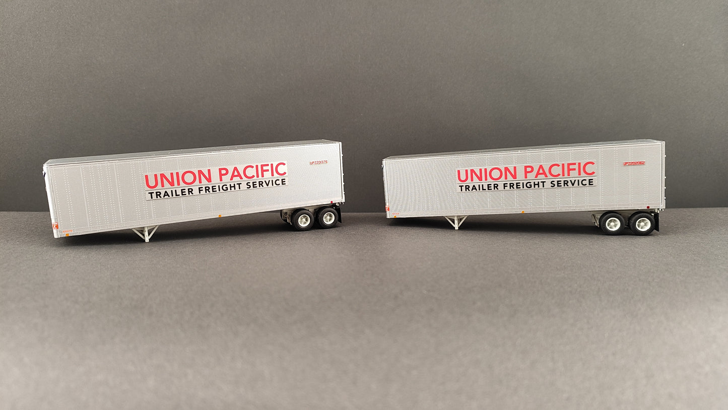 Union Pacific 40'Beaded z-Van