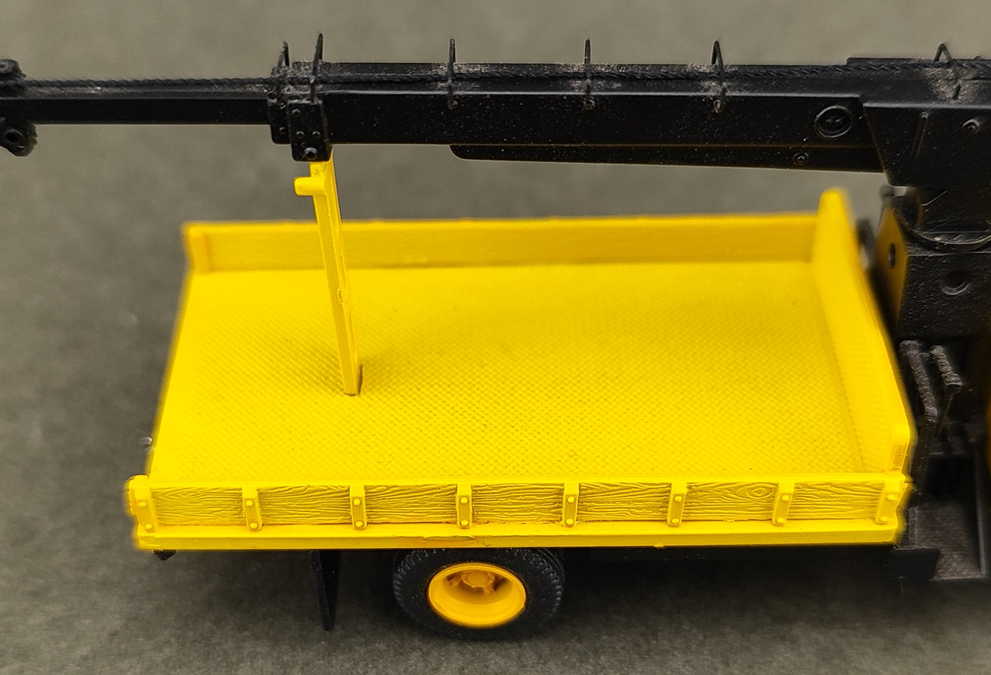 ATH 99425 HO Ford F-850 Boom Truck Kit (undecorated)