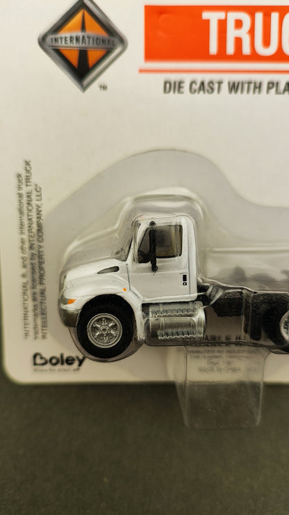 Bol 4101 7 International Tractor White Boley Depart 1 87 HO Scale