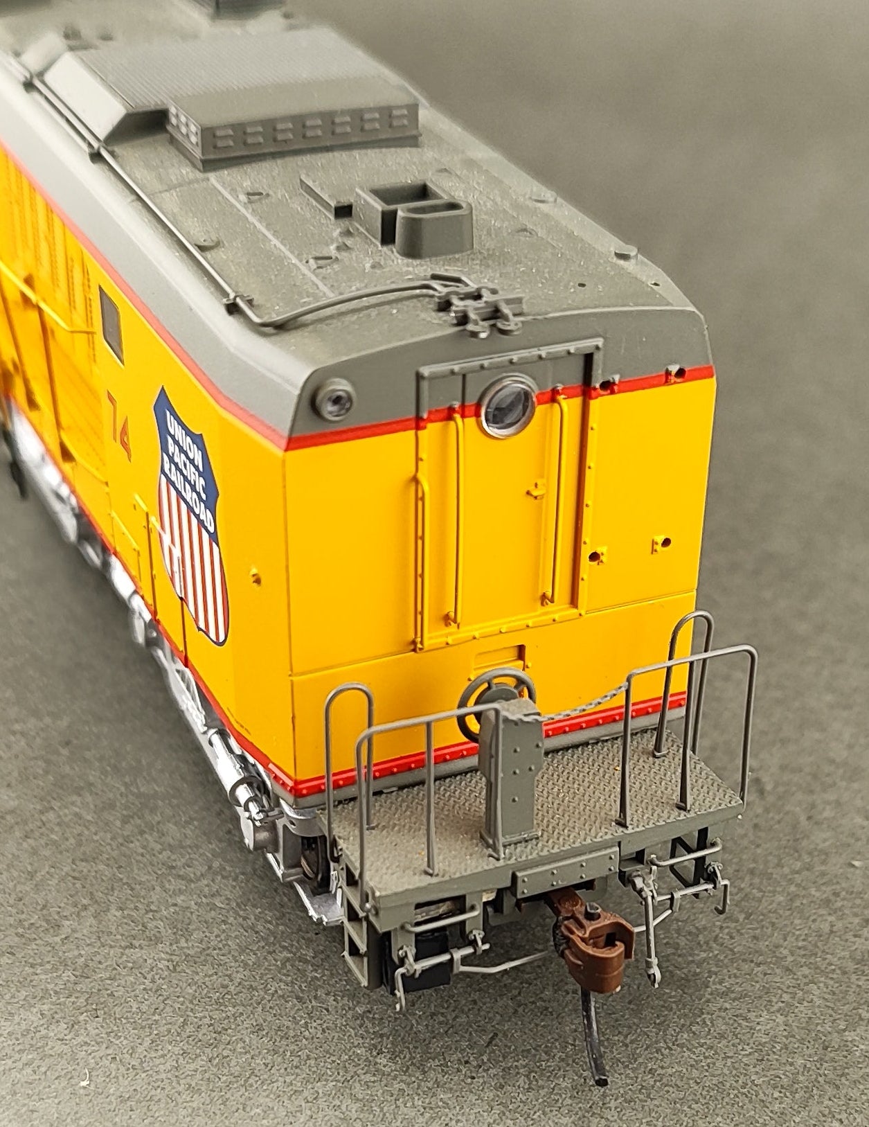 ATH G 41142 2  Athearn Genesis Veranda Turbine trucks pair NEW Silver