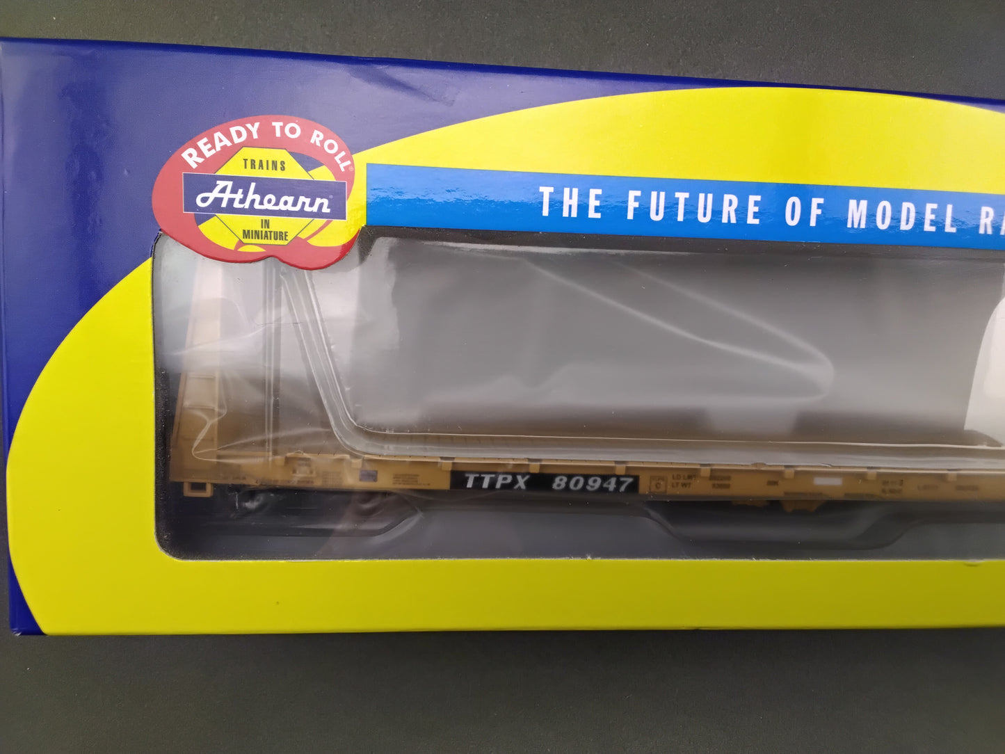 ATH 87713 TTX 60' Bulkhead Flat Car