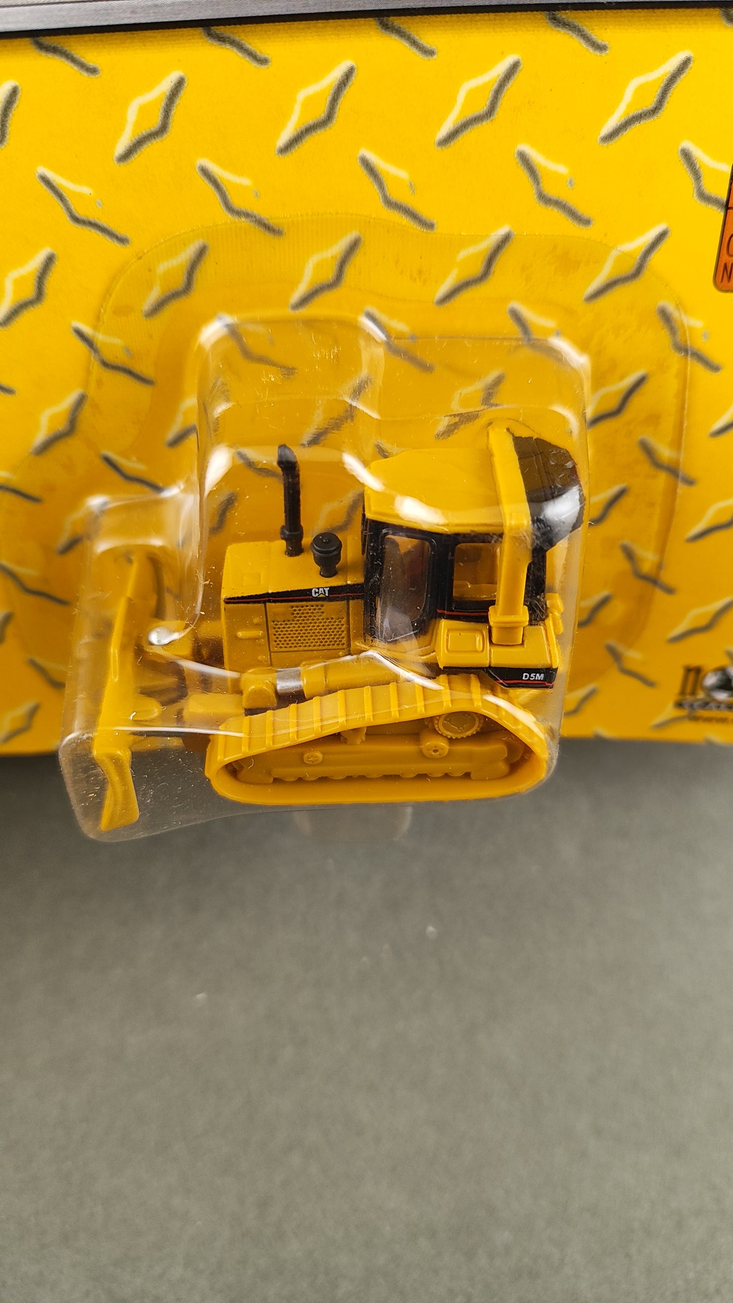 Norscot 55401 Cat D5M Die Cast Track Type Tractor Equipped Play 1:87 Model