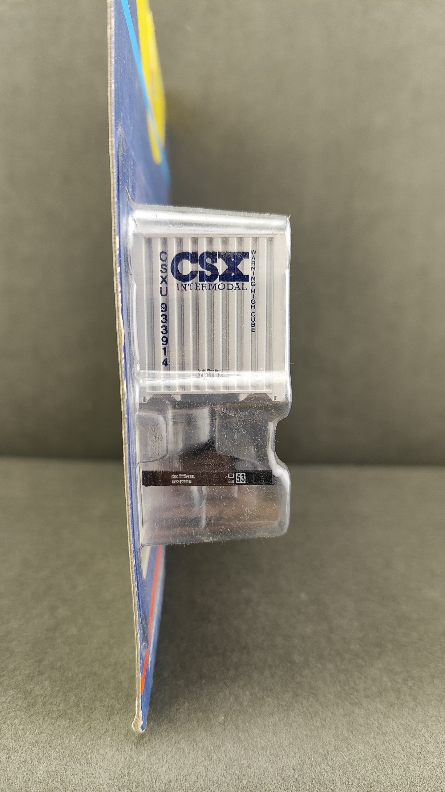 ATH 26564 CSX 53' Container with chassis