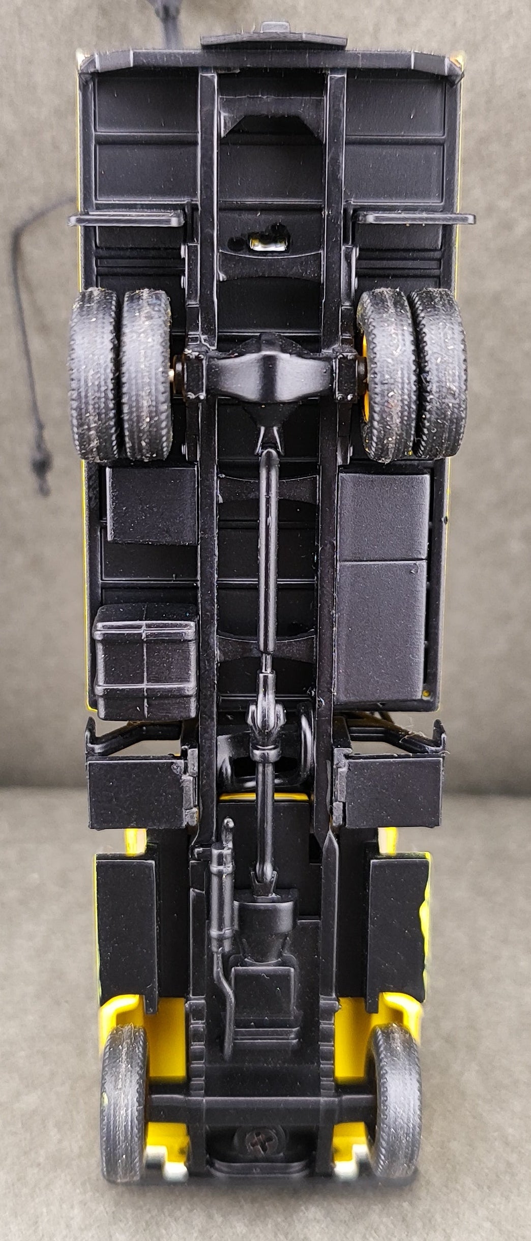 ATH 99425 HO Ford F-850 Boom Truck Kit (undecorated)