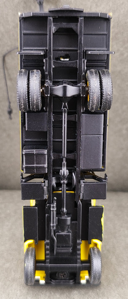 ATH 99425 HO Ford F-850 Boom Truck Kit (undecorated)