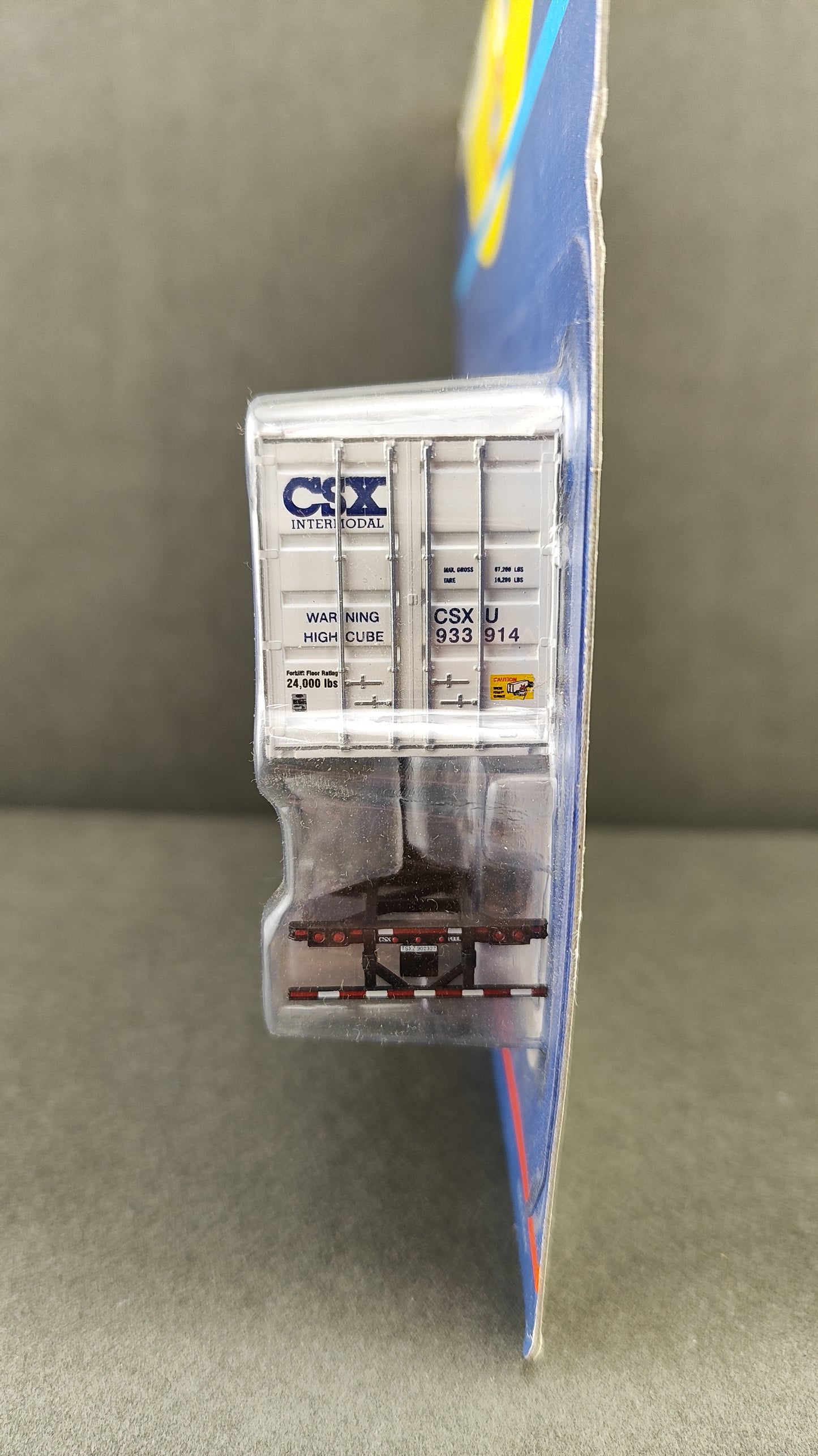 ATH 26564 CSX 53' Container with chassis