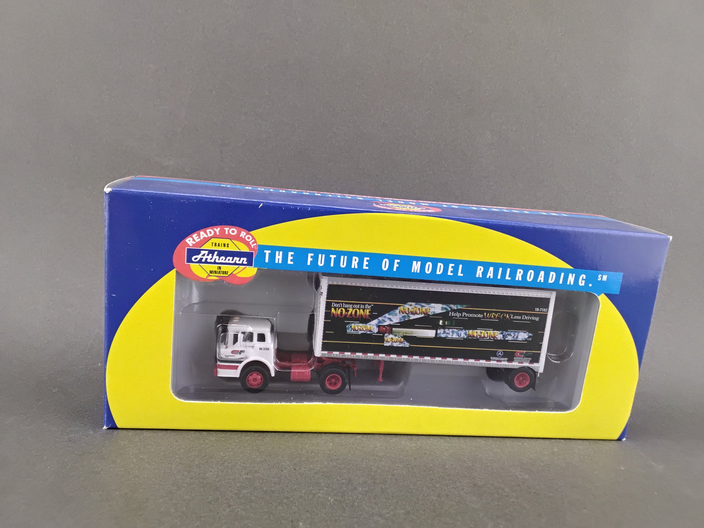 ATH 91021 Consolidated Freightways Ford "C" & 28' Wedge Trailer