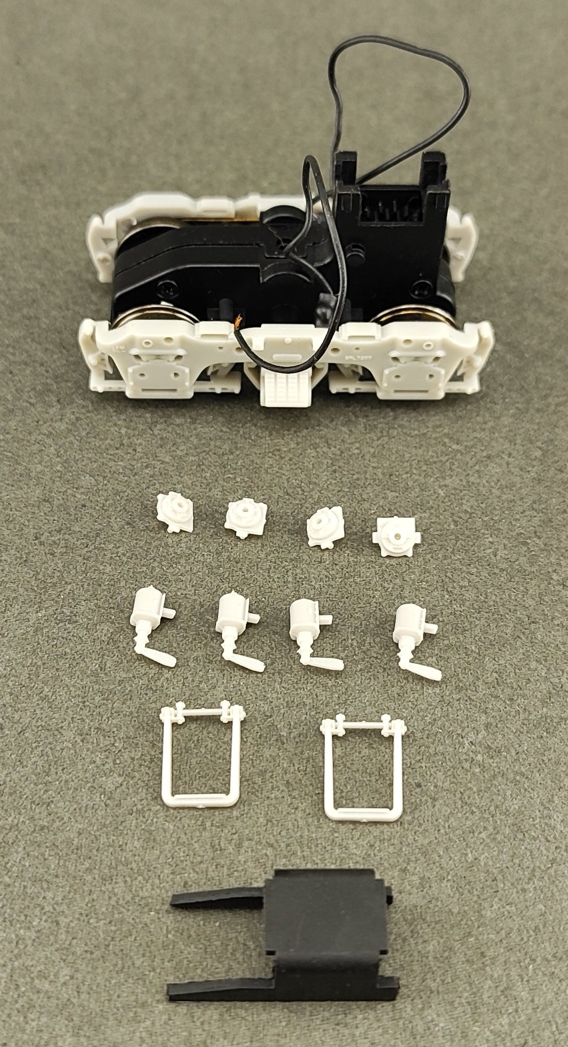 ATH G 62399 Power Truck Athearn Genesis Blomberg truck 1 truck complete with all details