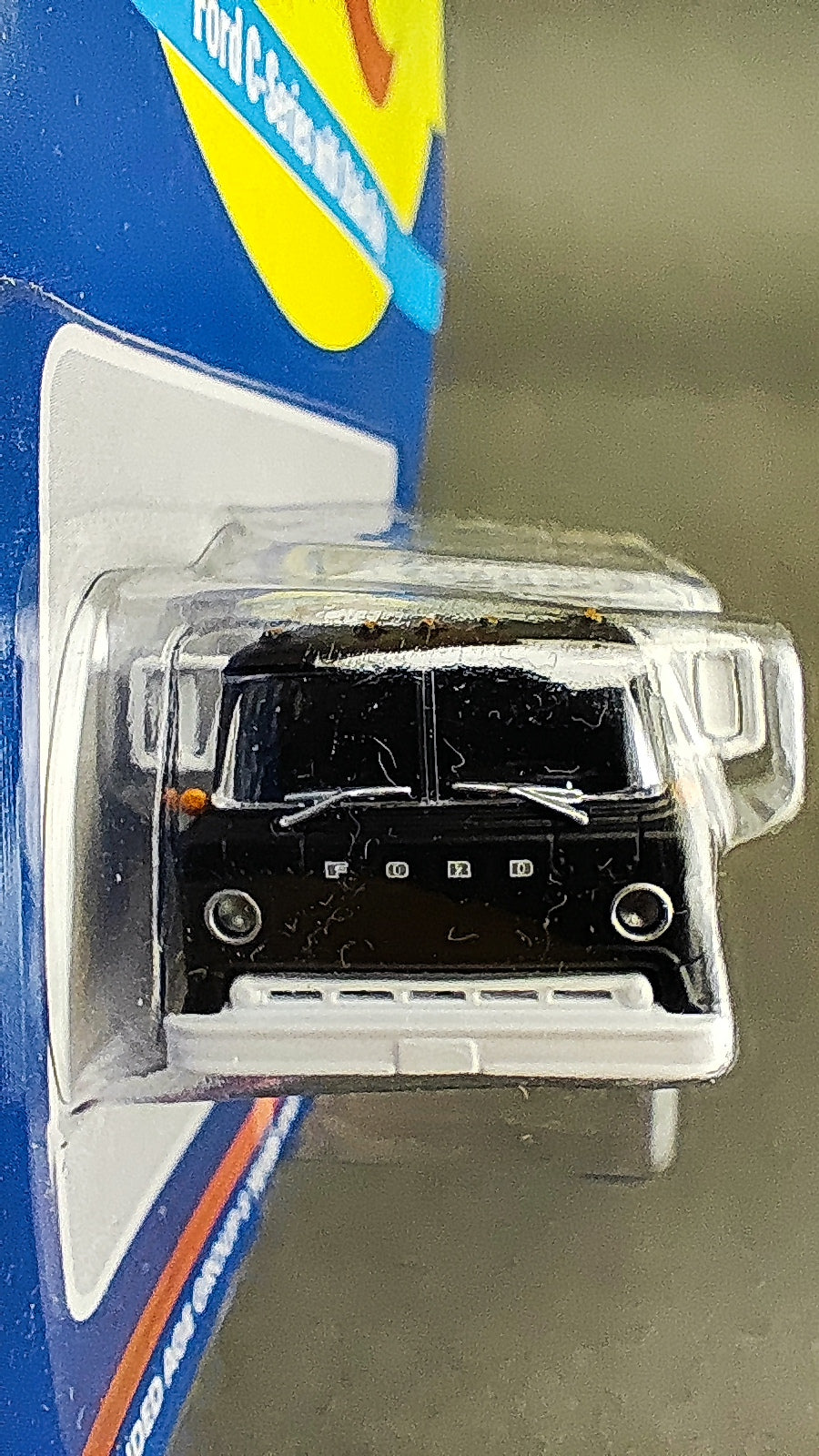 ATH 2725 HO Black Ford C Series With Stake Body