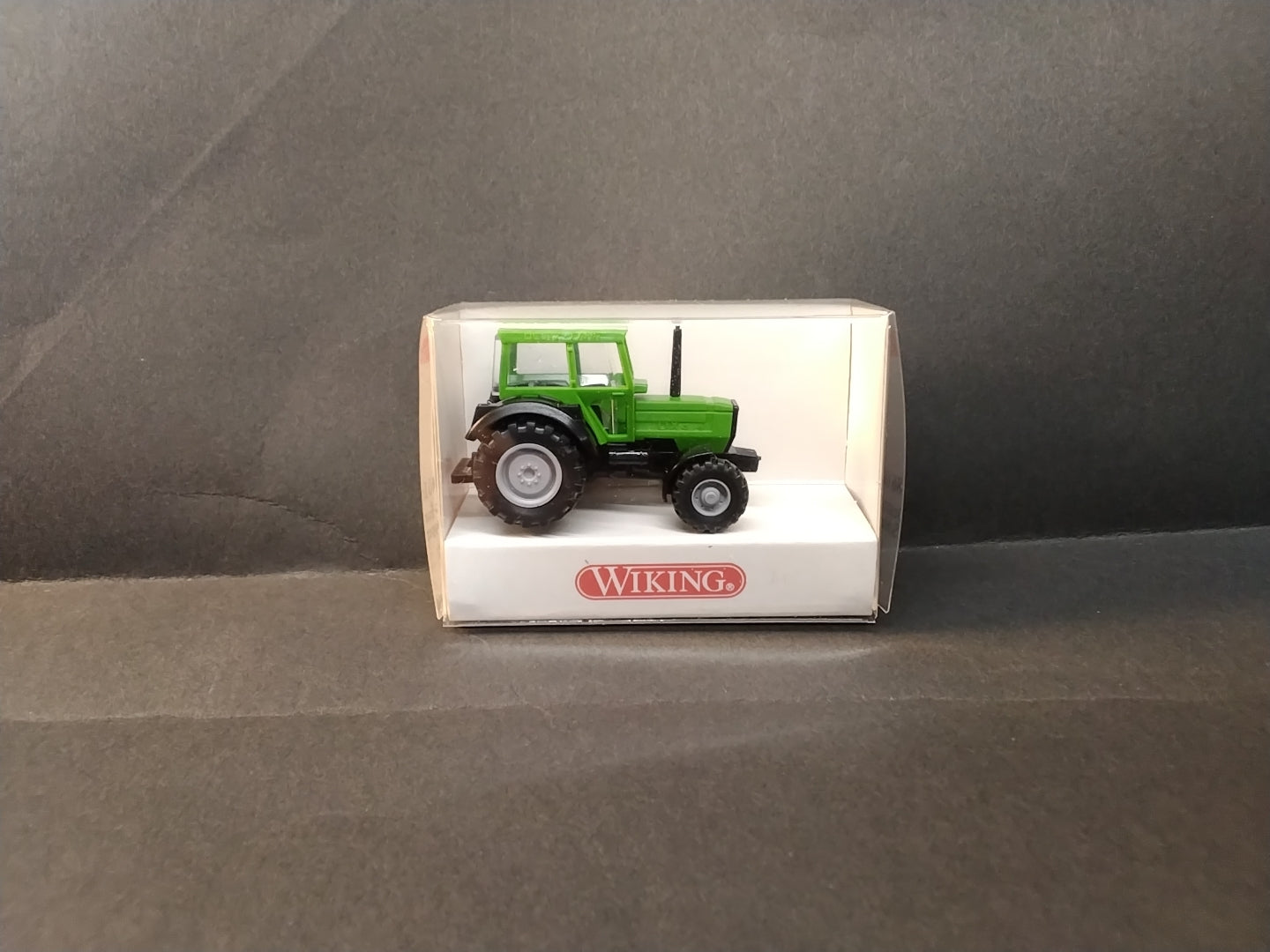 Wiking Deutz Fahr DX green tractor