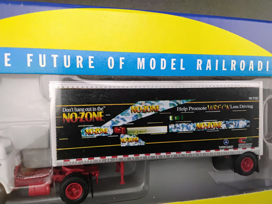 ATH 91021 Consolidated Freightways Ford "C" & 28' Wedge Trailer