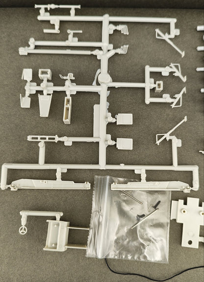 ATH 99425 HO Ford F-850 Boom Truck Kit (undecorated)