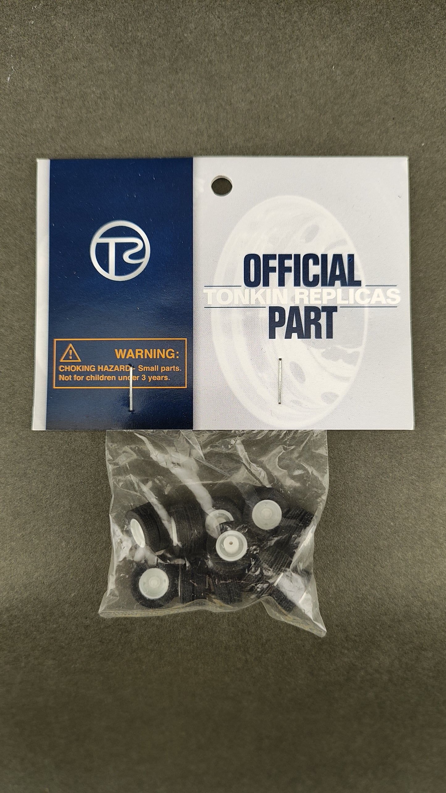 TS 736 	  	2-hole rear tractor or trailer white wheels, tires and axles (pkg-12)