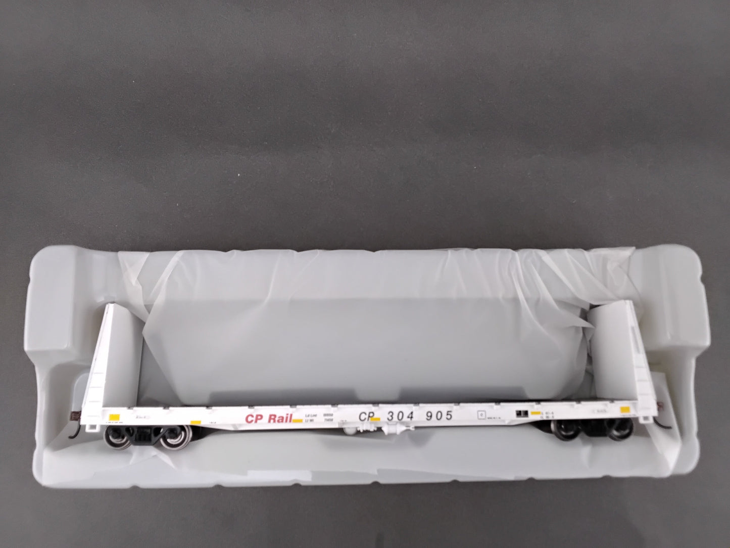 ATH 87733 60' Bulkhead Flat Car