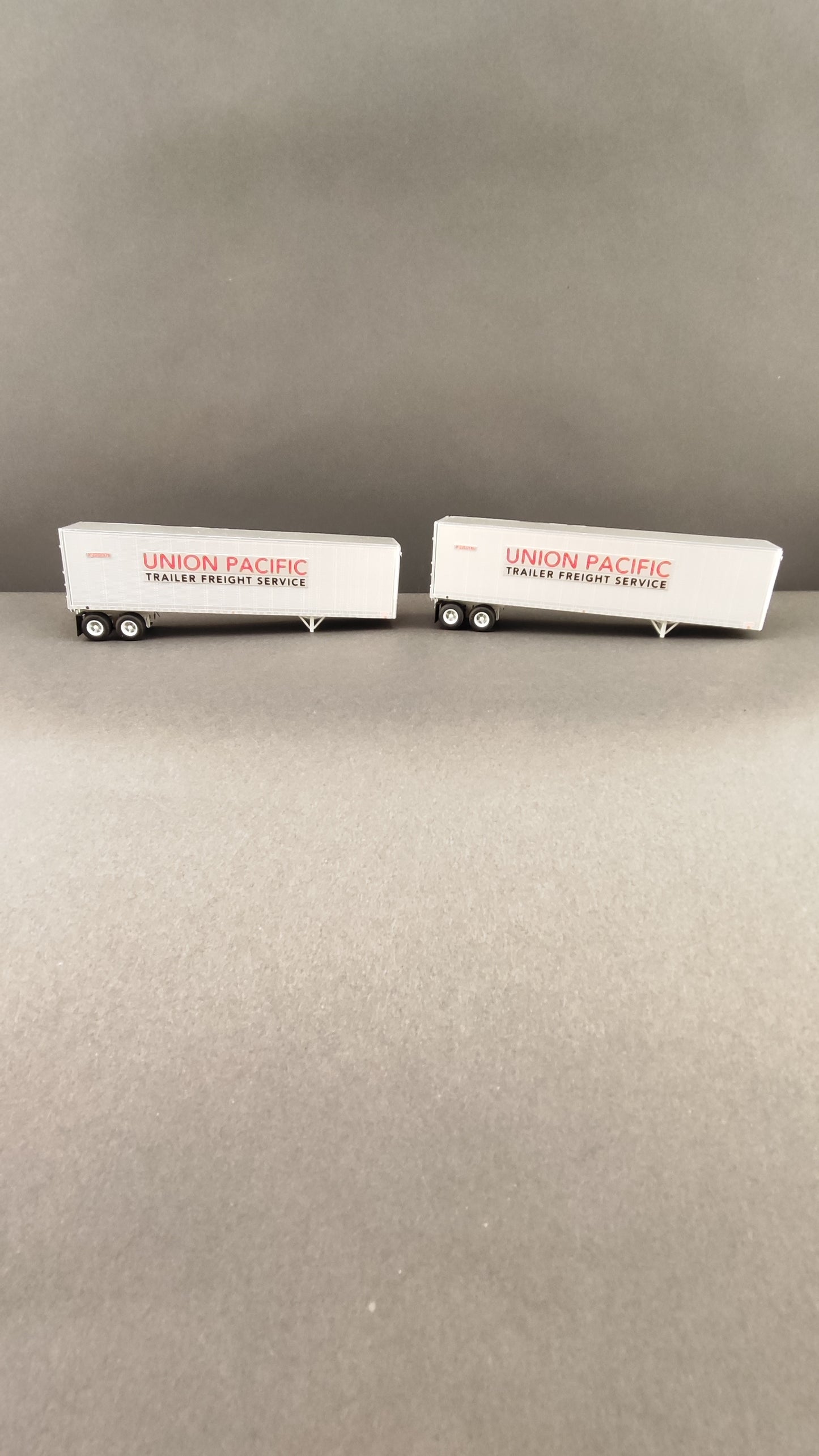 Union Pacific 40'Beaded z-Van