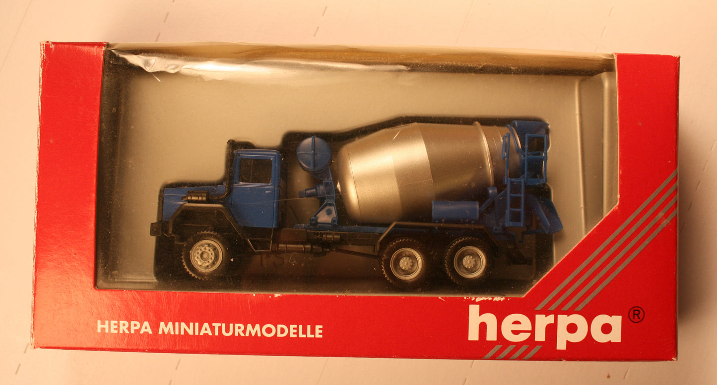 Pro-141475  Iveco Cement Truck