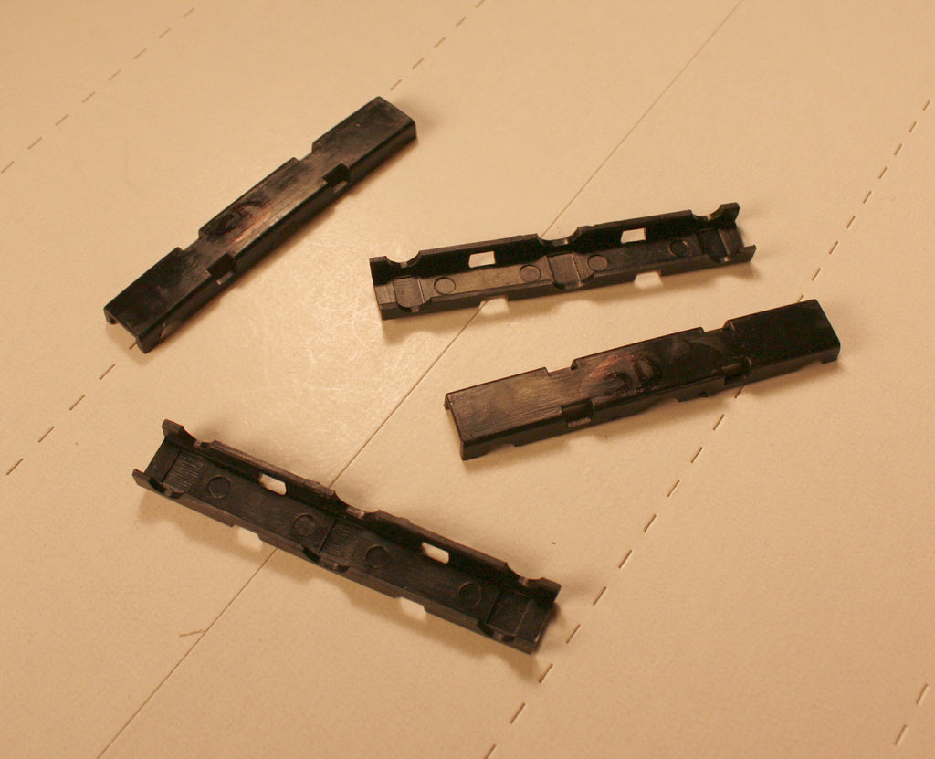 Ath-36116 RTR power truck gear box clips bottom (pkg-4)