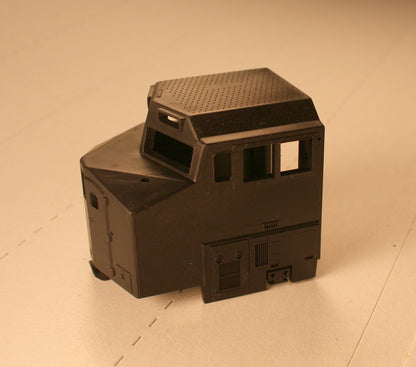 ATH 43911  AC 44 cab with hi number boards angled roof