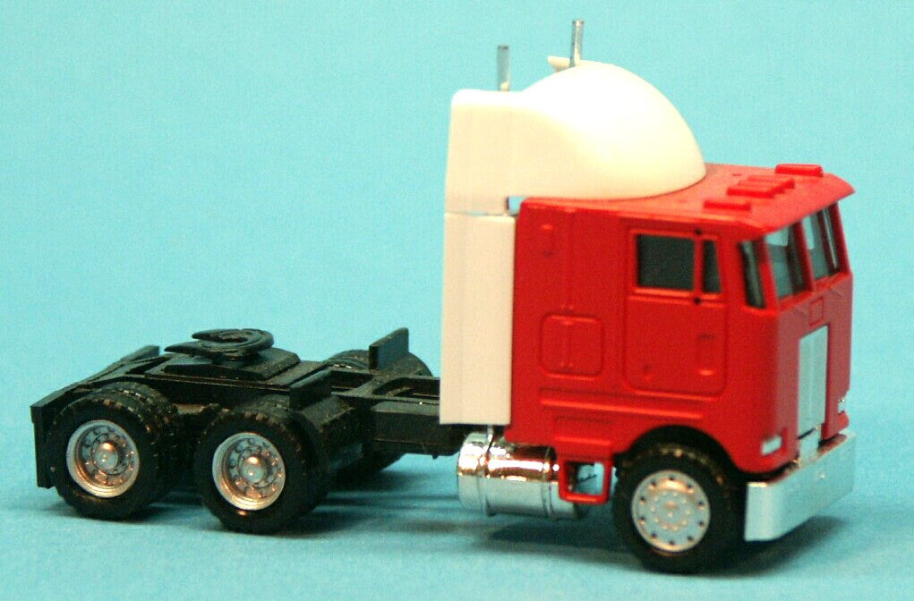 50020 - Cab-Over Air Dam w/Fairings Fits:Most Cab-Over Tractors (2) Plastic