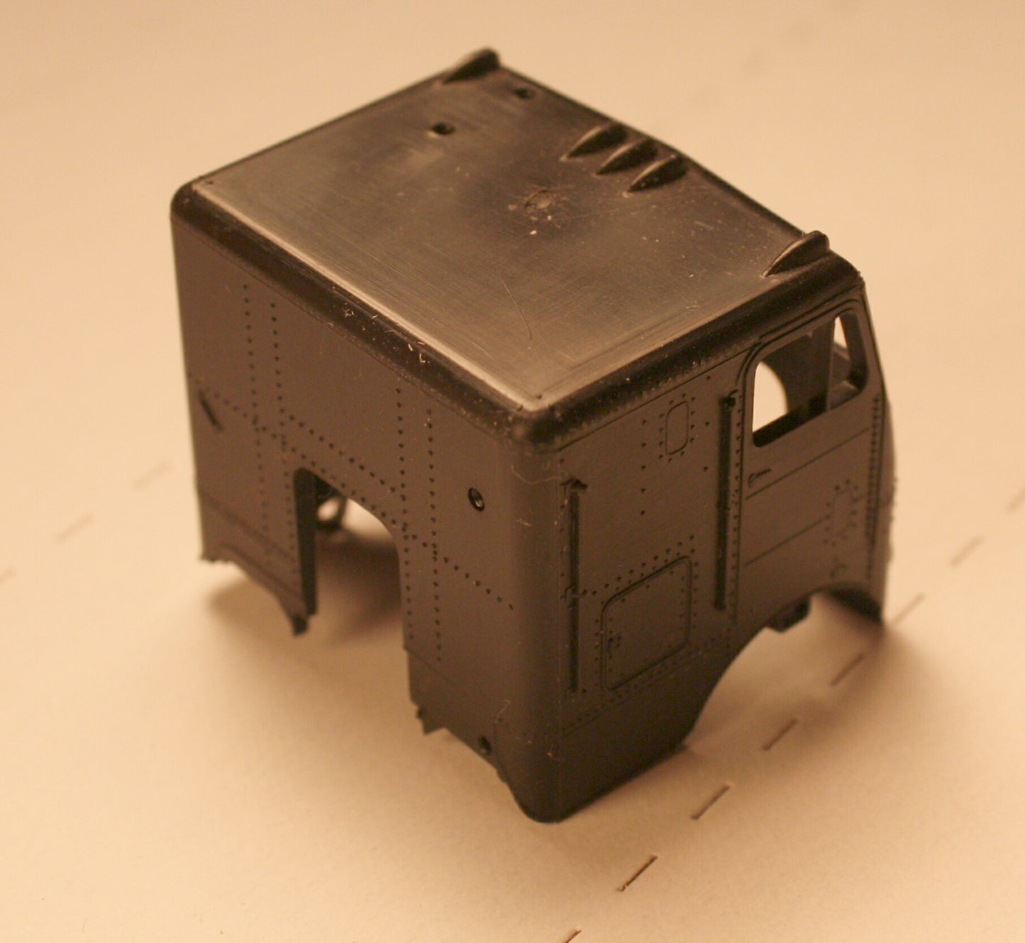 ATH 55000 Freightliner cab (undec)