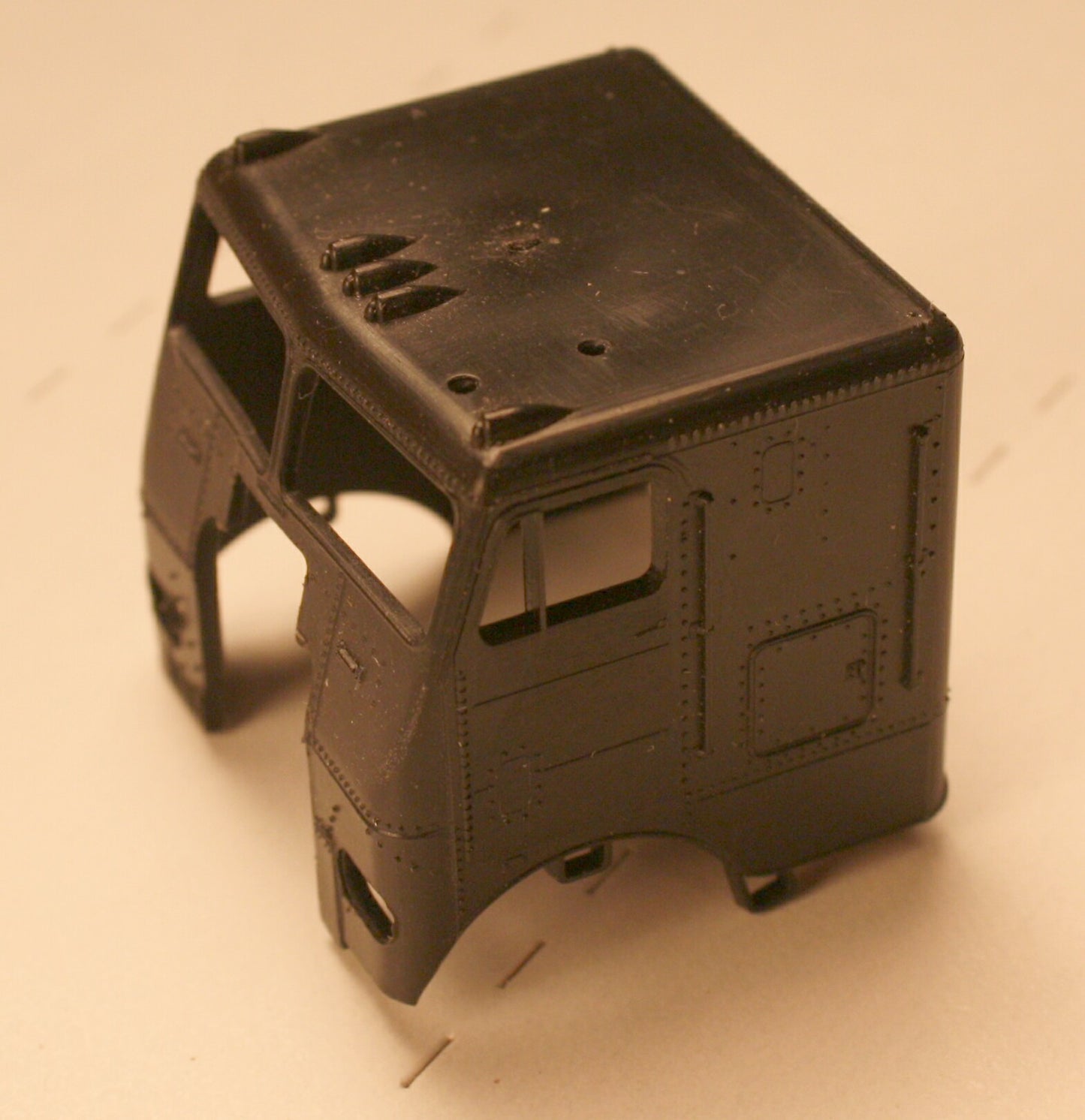 ATH 55000 Freightliner cab (undec)