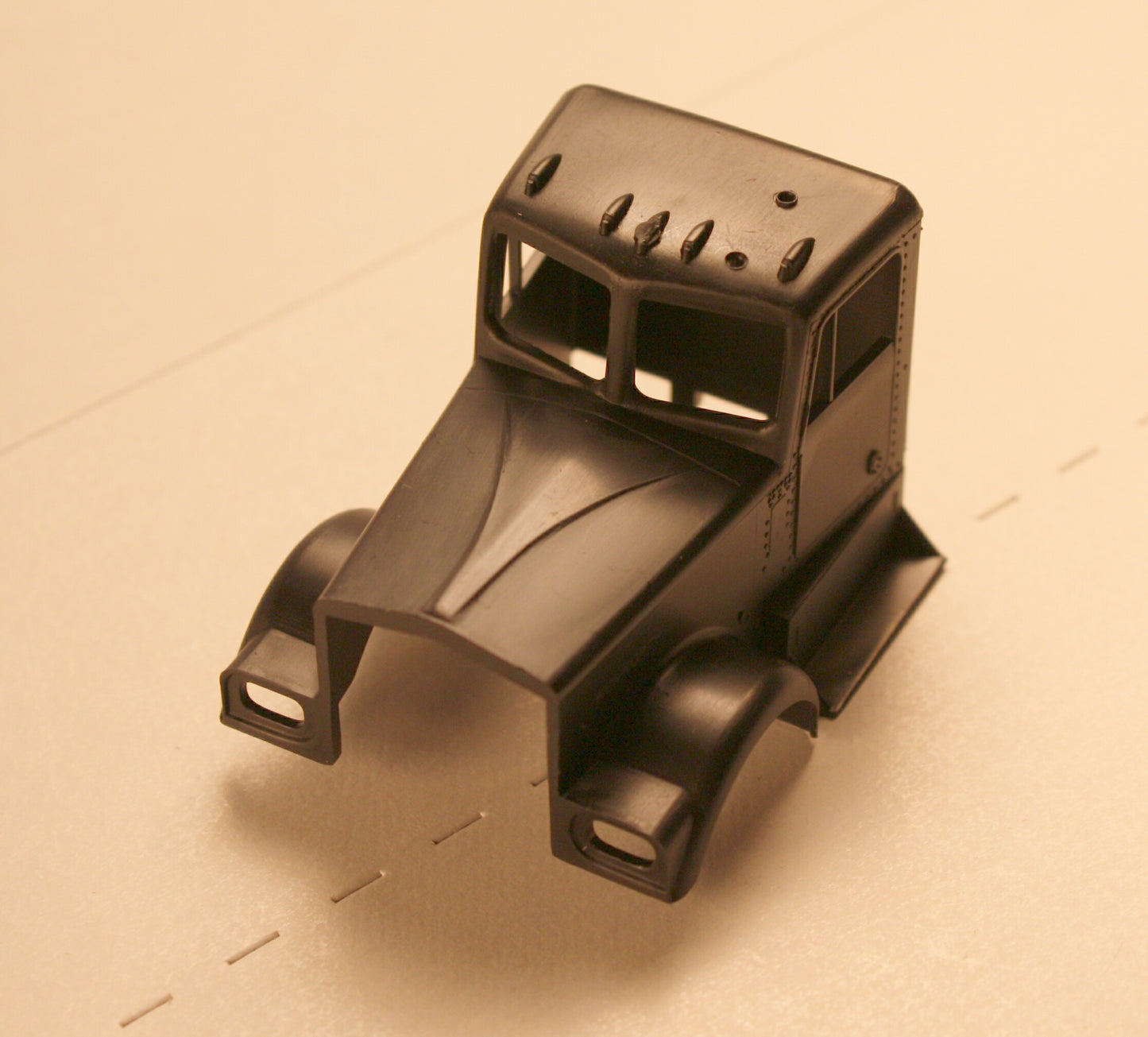ATH 56600  Kenworth tractor
