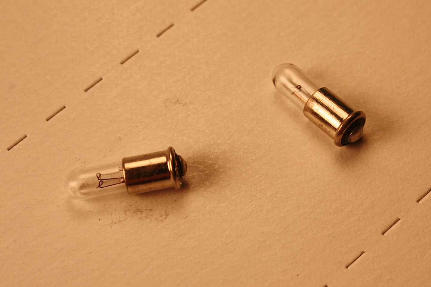 ATH  90360   Athearn RTR replacement light bulb (pkg 2)