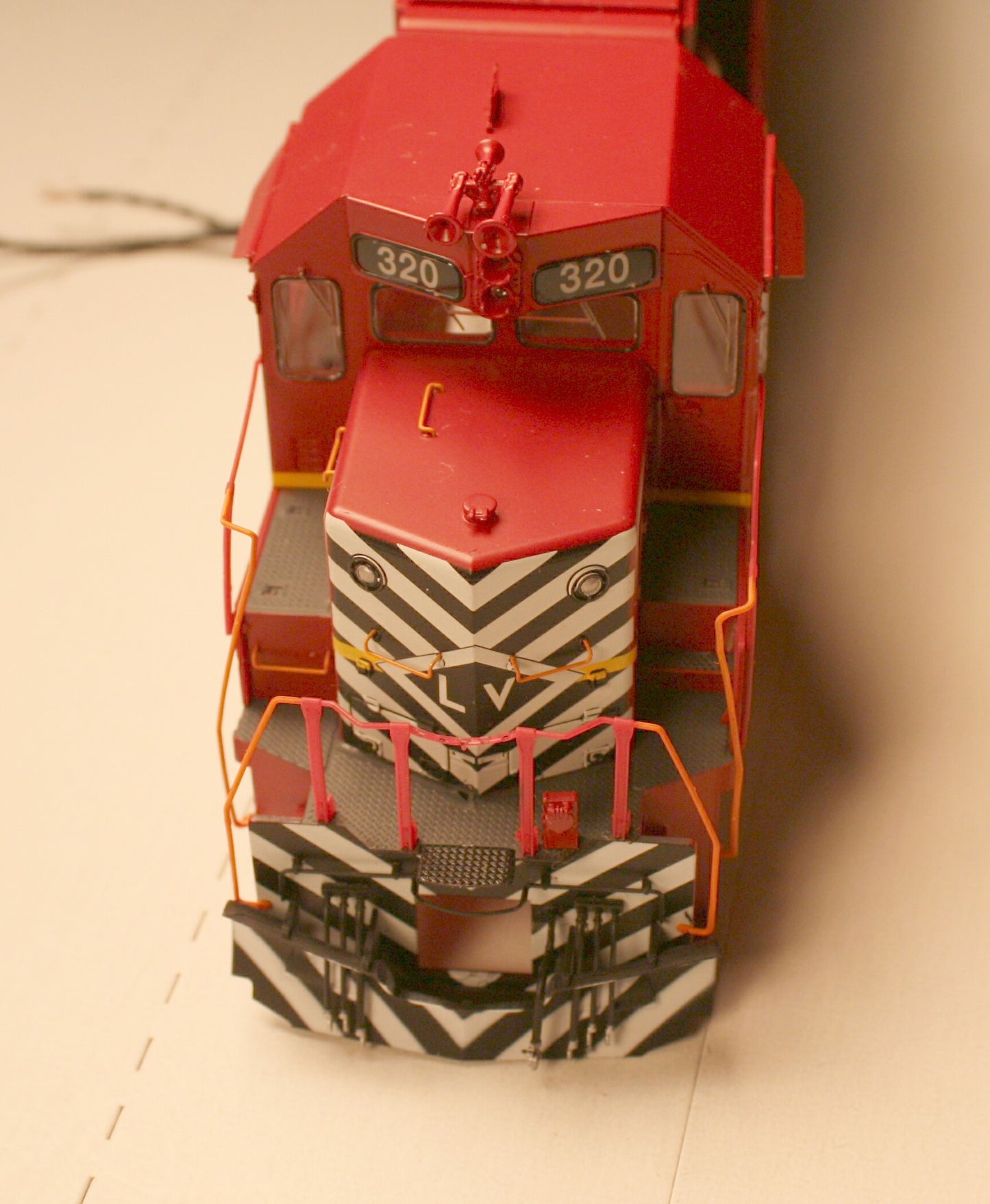 ATH S141 GP38 2 Lehigh Valley Genesis shell decorated new