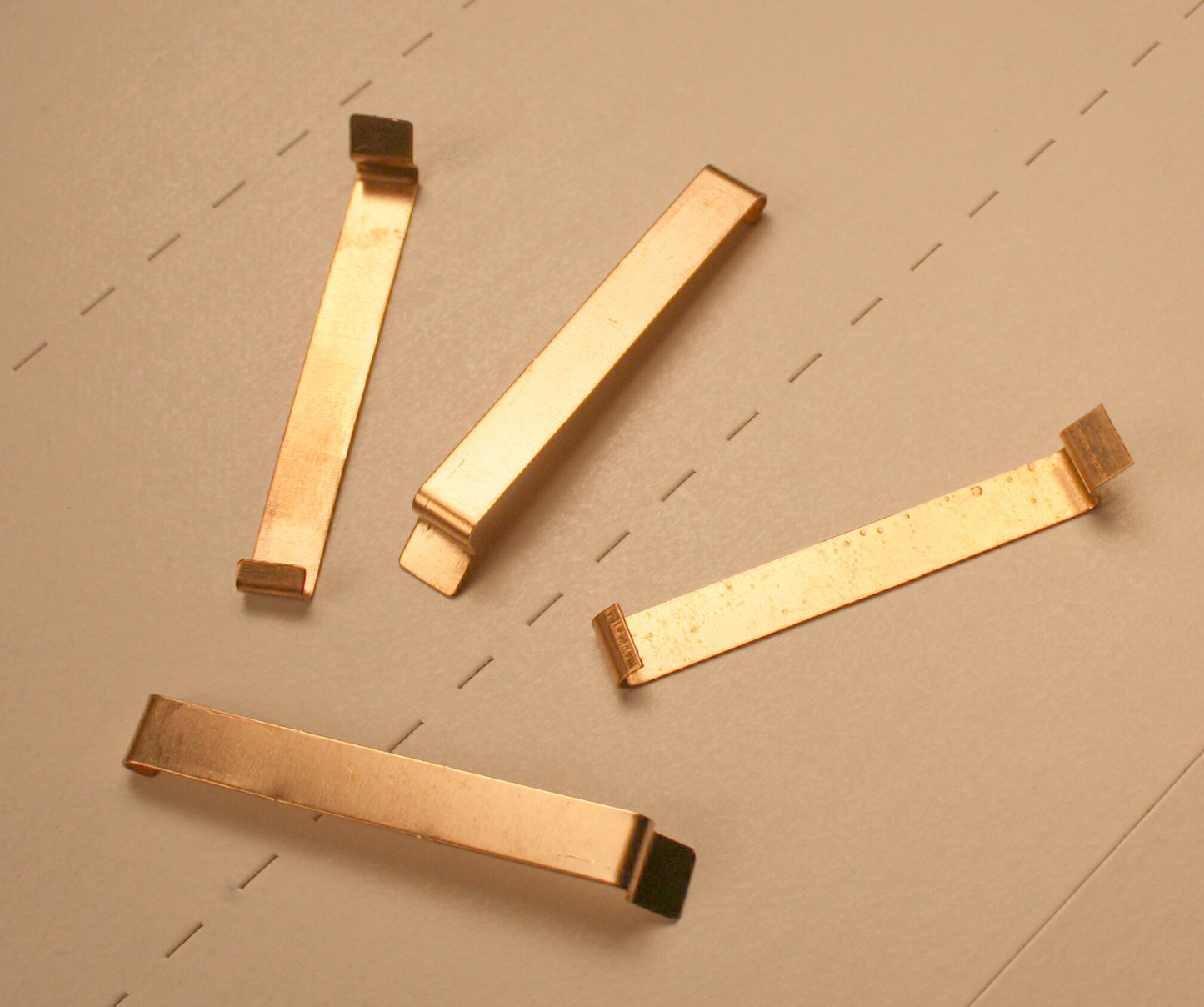 ATH 84017 RTR brass motor clips