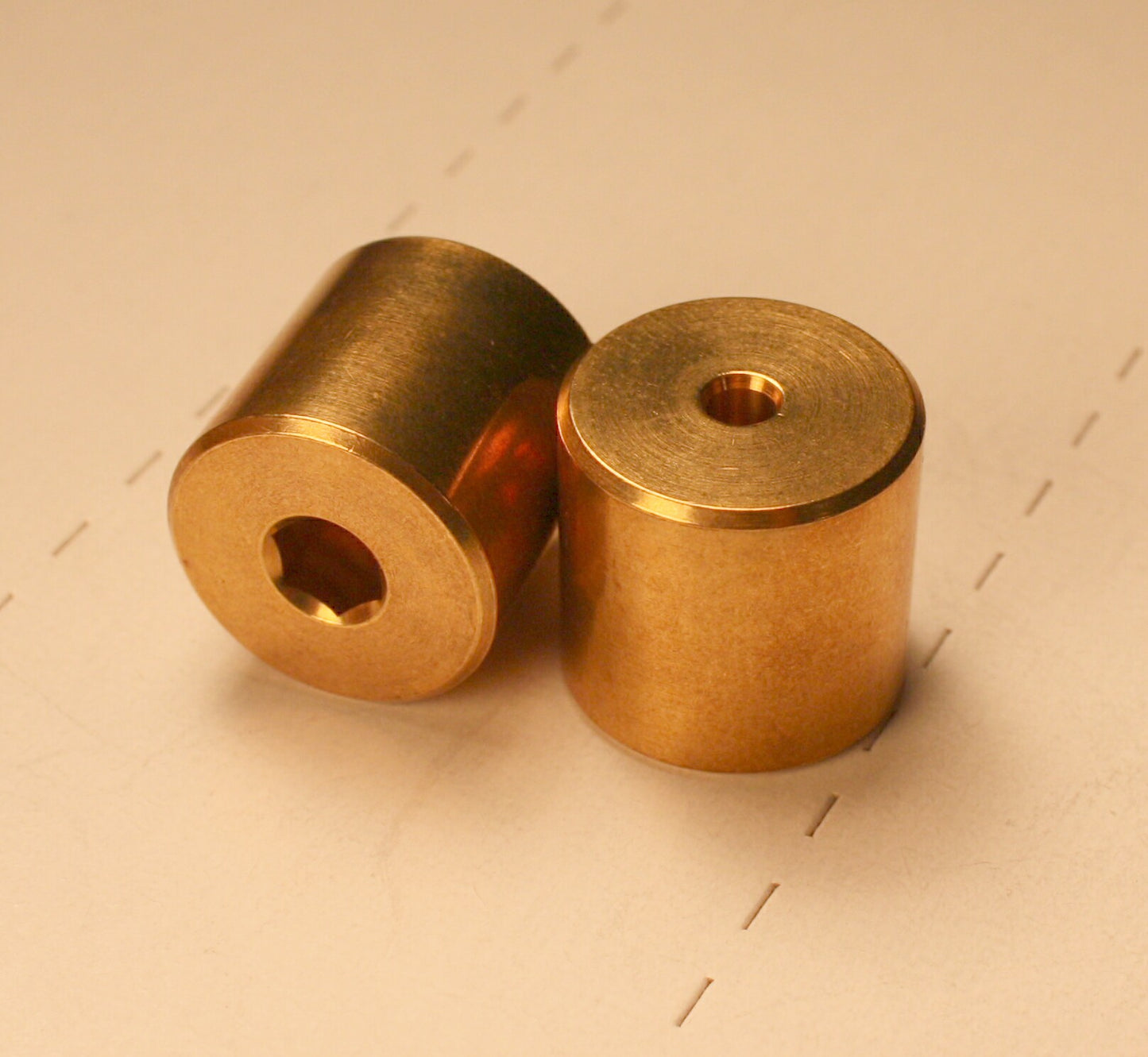 40326  Athearn RTR replacement motor  (w/o flywheels)   (motor shaft OD  .125/ 1/8" )