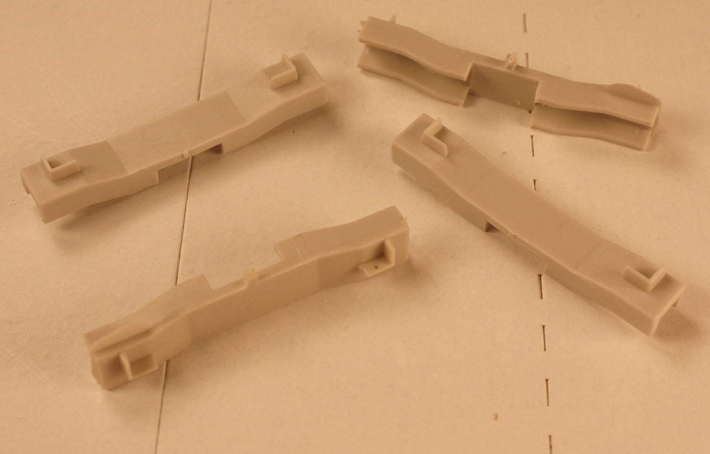 R124 - Container Braces for Athearn Impac (4/Pkg)