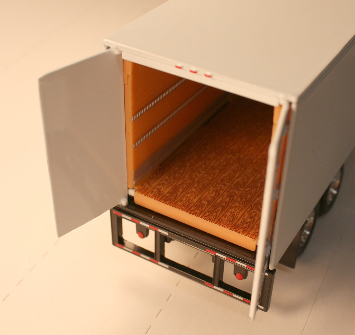 DCM 308 TONKIN Replicas Freightliner M2 Expedited Unit Collectable Diecastmodel 1 53 scale