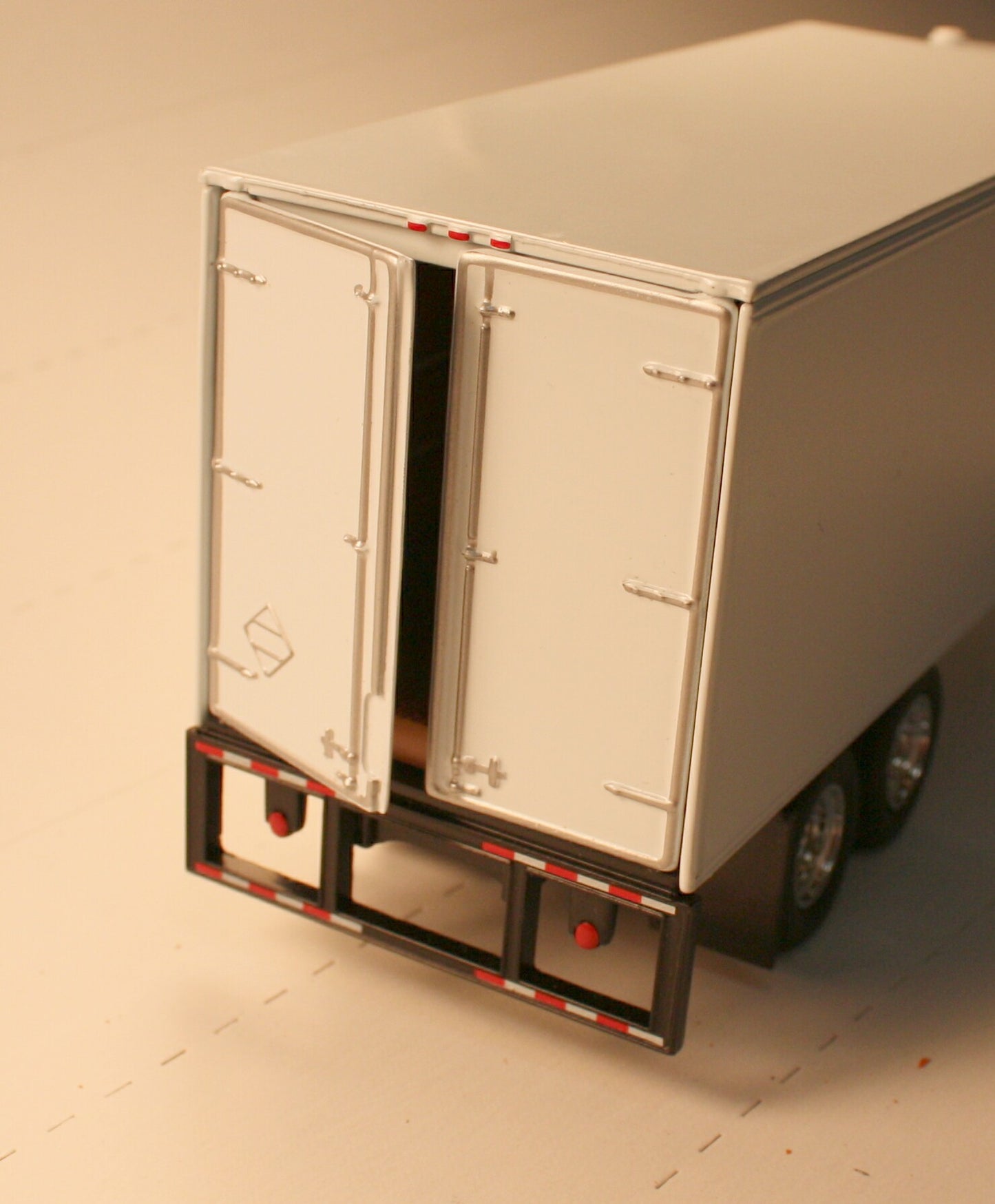 DCM 308 TONKIN Replicas Freightliner M2 Expedited Unit Collectable Diecastmodel 1 53 scale