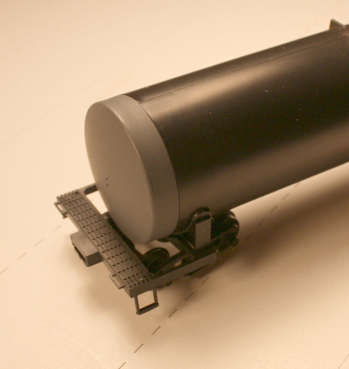 29400 - Modern Tank Car Ends (three types)   type of ends shown in picture, front to back, recessed - hard edge - soft end - MDC stock end