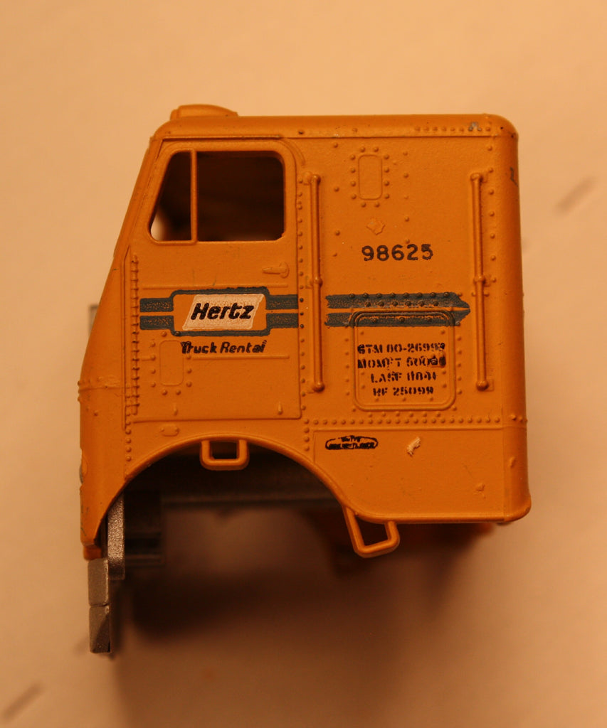Ath-55017  Freightliner cab  (Hertz)