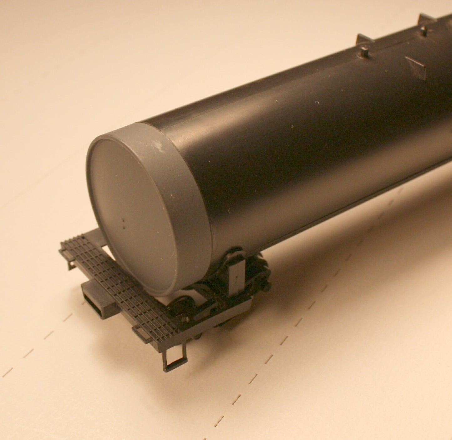 29400 - Modern Tank Car Ends (three types)   type of ends shown in picture, front to back, recessed - hard edge - soft end - MDC stock end