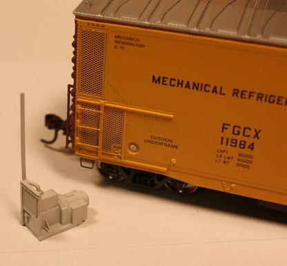 50150 - Early Style PFE motor and generator for refrigerated freight cars (pkg 2)